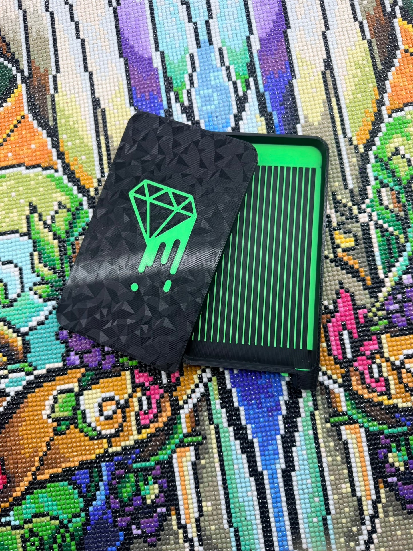 black and neon green diamond art tray