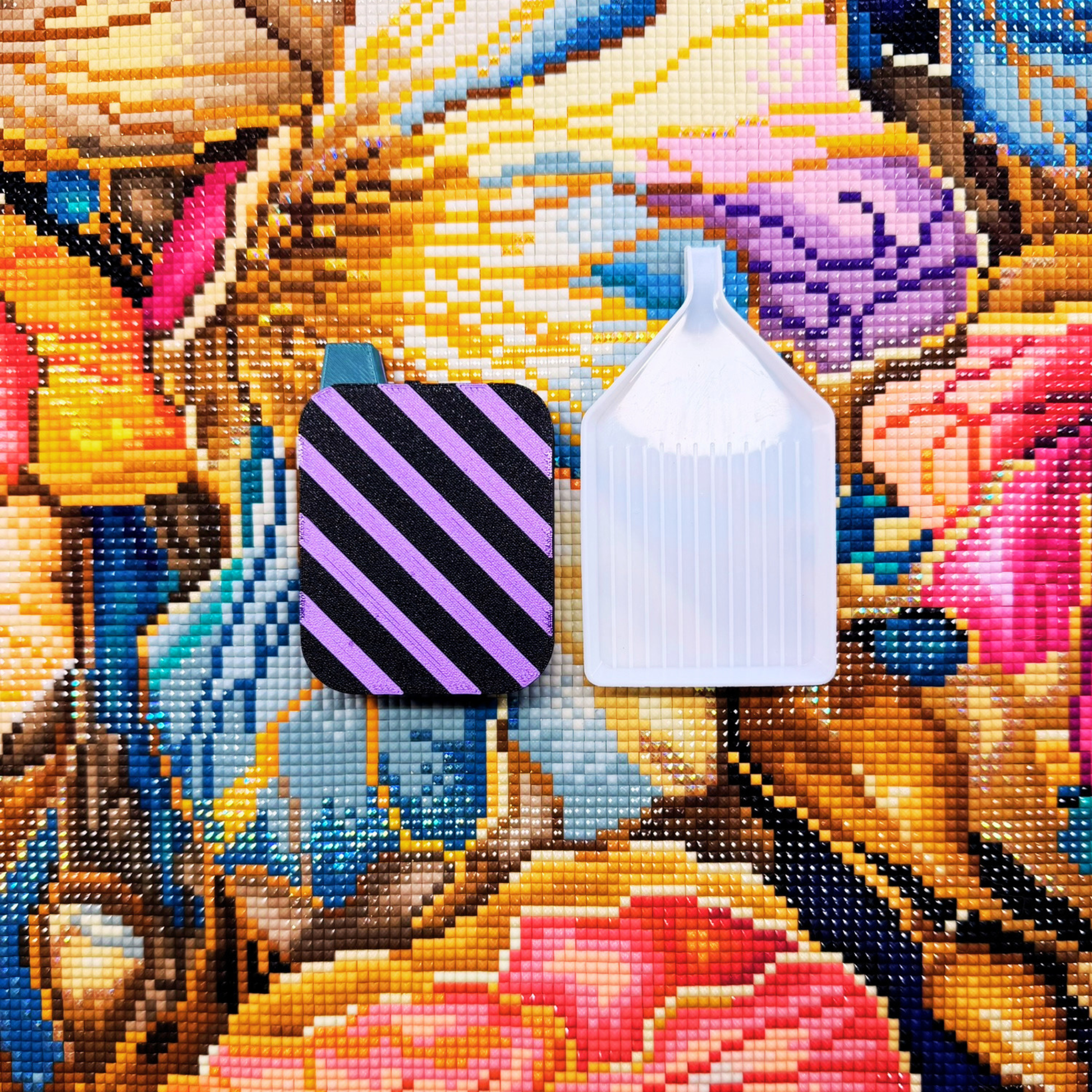 size comparison of diamond art tray versus plastic tray